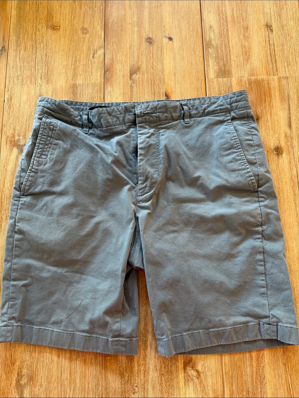Vince Men's Slate Gray Flat-Front Shorts